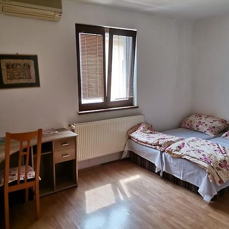 Anh' Private Rooms For Tourist Братислава Экстерьер фото