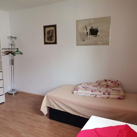 Anh' Private Rooms For Tourist Братислава Экстерьер фото