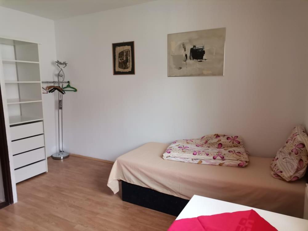 Anh' Private Rooms For Tourist Братислава Экстерьер фото