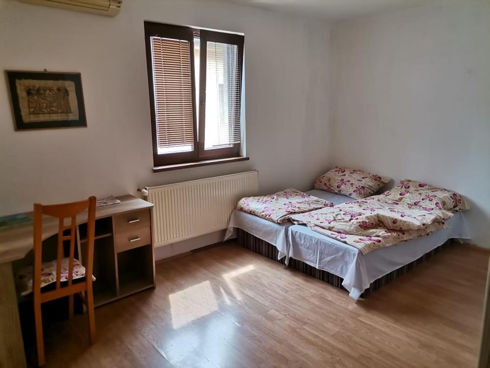 Anh' Private Rooms For Tourist Братислава Экстерьер фото